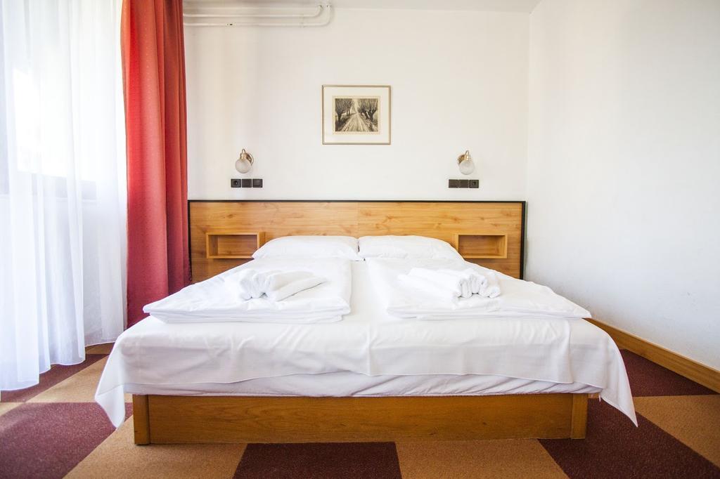 Dominika Apartman Hotel บูดาเปสต์ ภายนอก รูปภาพ