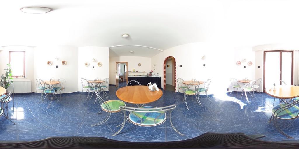 Dominika Apartman Hotel บูดาเปสต์ ภายนอก รูปภาพ