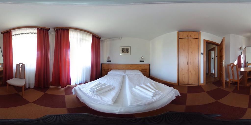 Dominika Apartman Hotel บูดาเปสต์ ภายนอก รูปภาพ