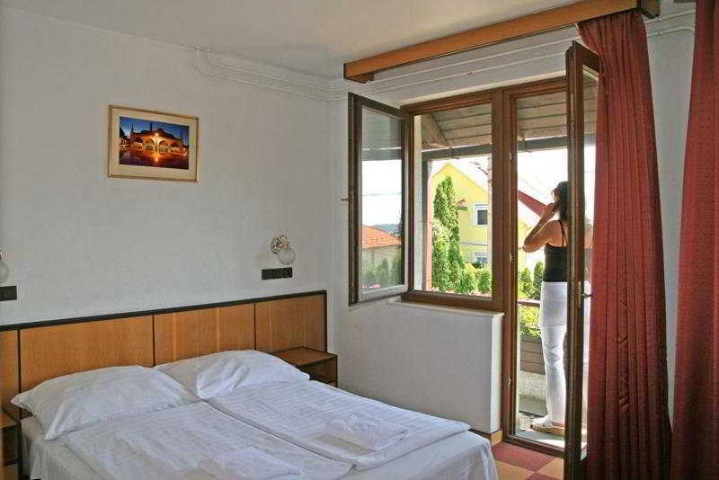 Dominika Apartman Hotel บูดาเปสต์ ภายนอก รูปภาพ